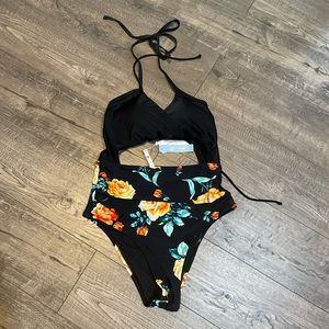 NWT CUPSHE ONE PIECE